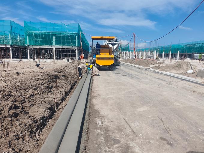 Three-Track Slipform Paver | 0–2500mm Side / 0–3000mm Center Paving for Curbs, Gutters & Rural Roads